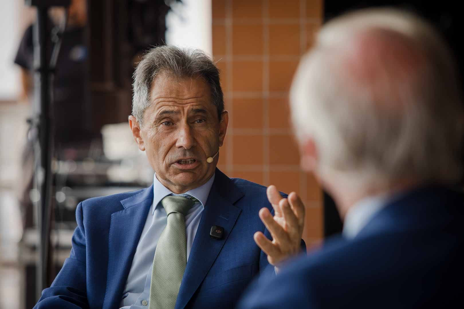 Antonio Fernández, delegado de Iberdrola, explicando sus puntos de vista en la entrevista de COPE.