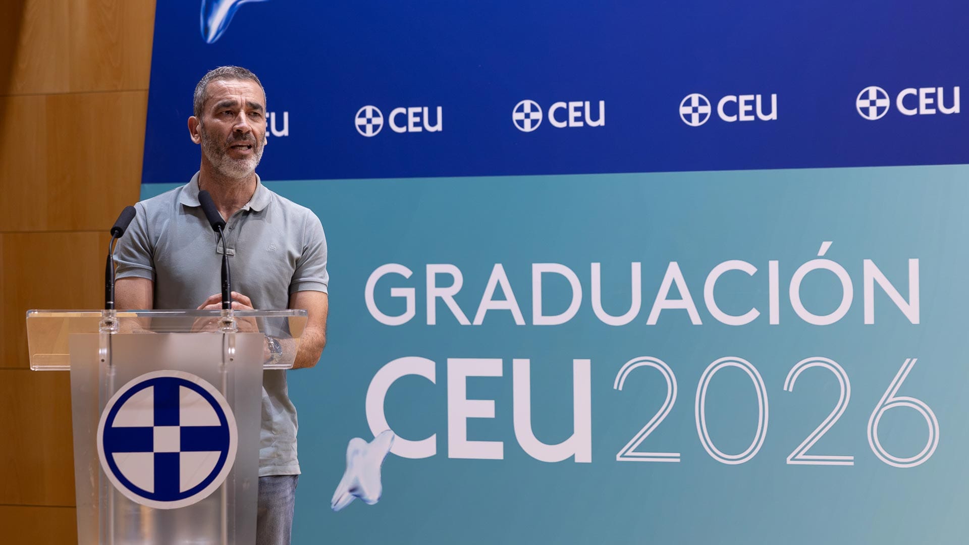 Luis Piña durante su intervención en la graduación del máster en la CEU UF3 celebrada en el CEU.
