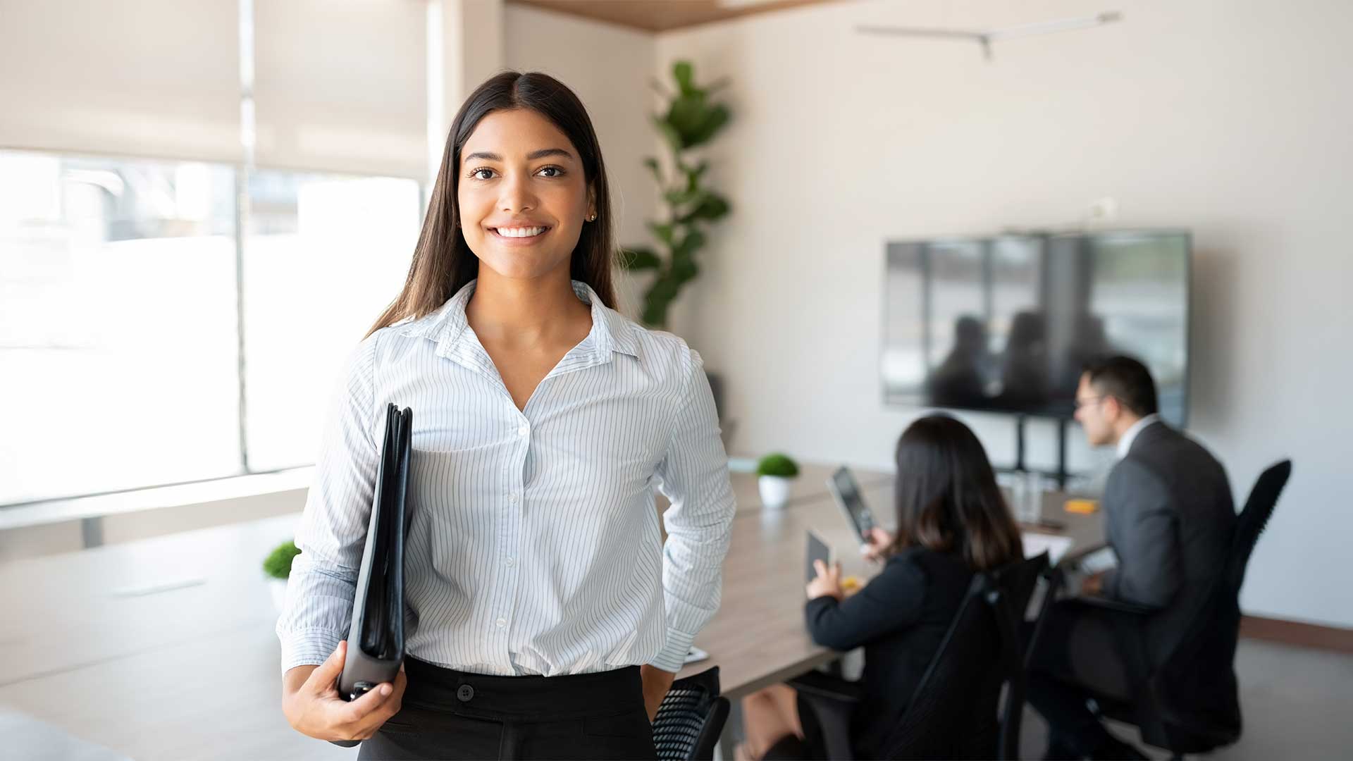 ¿Cuáles son los requisitos para colegiarse como abogado?