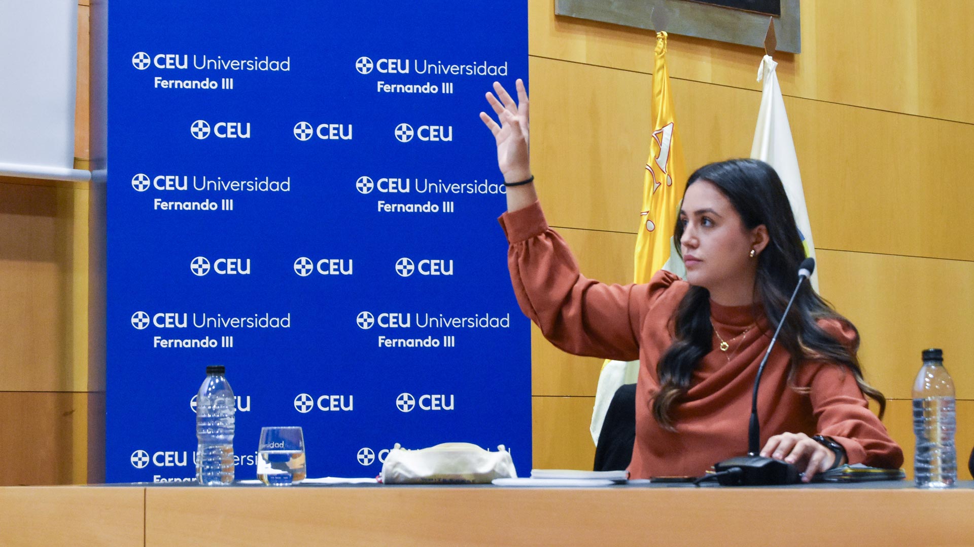 ¡Únete al Club de Debate Universitario CEU UF3!