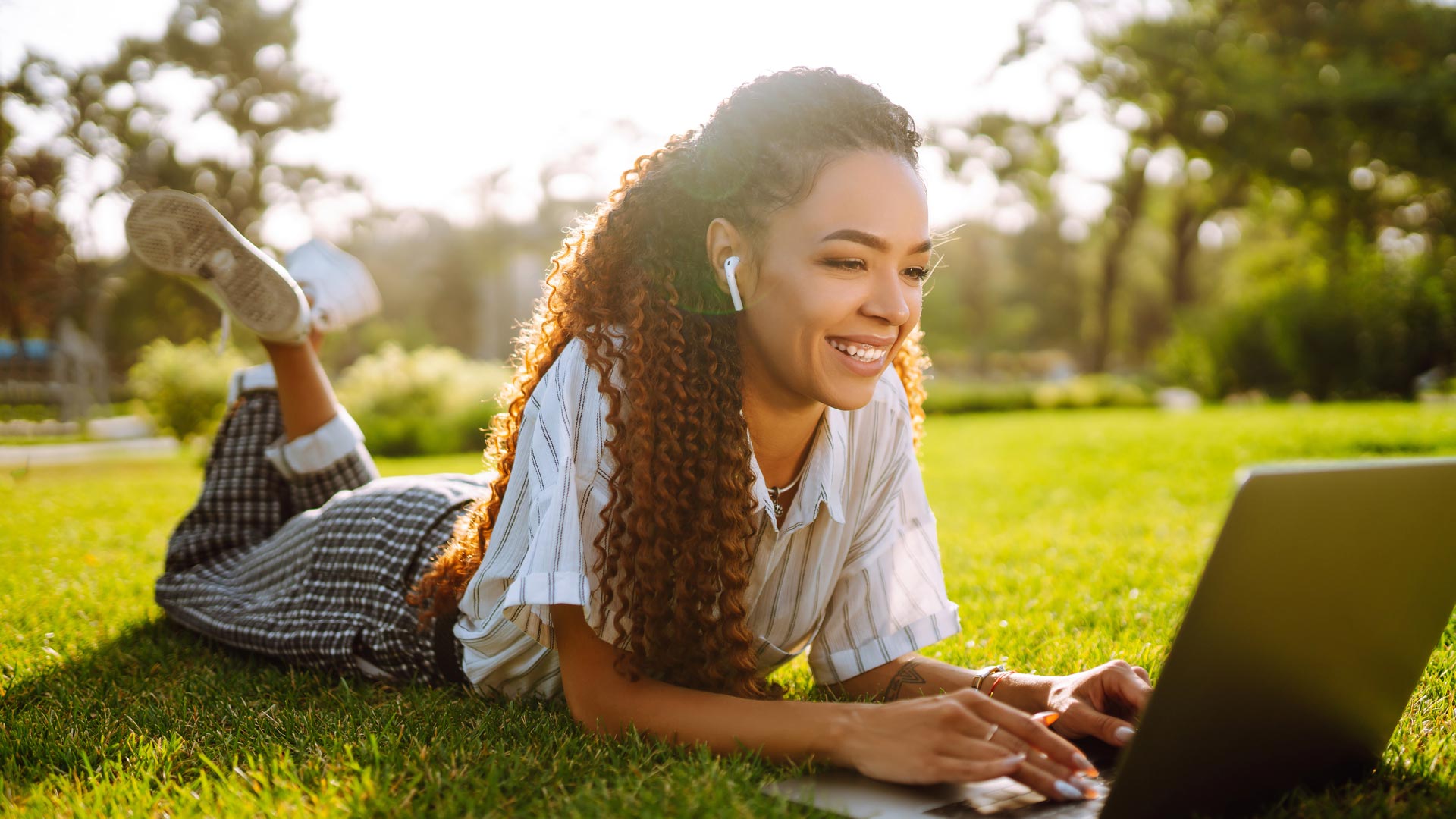 Alumna consultando convalidaciones en la CEU UF3