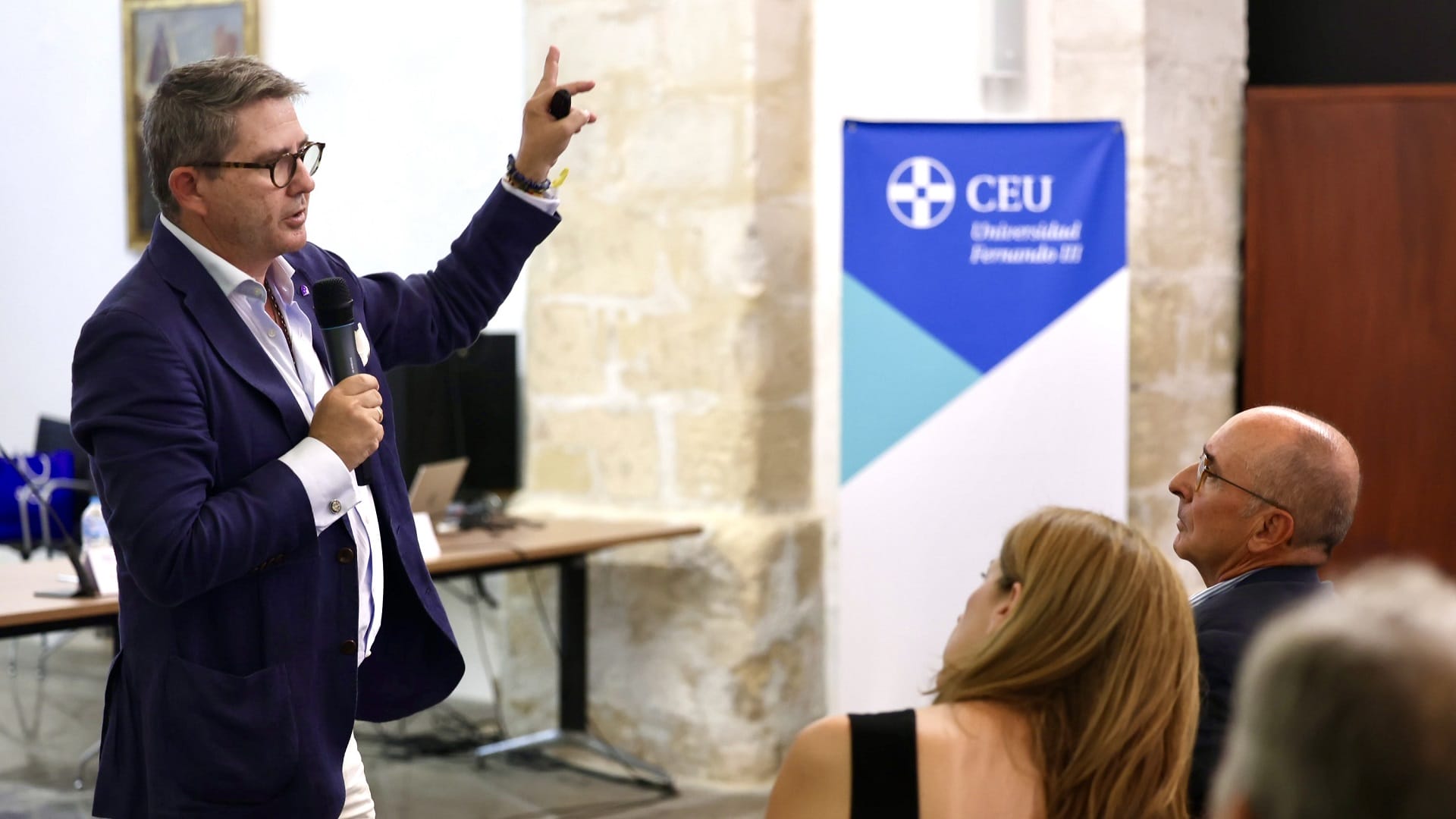 Sesion formativa a cargo de José Manuel Cansino en la tercera jornada del primer curso de verano de la CEU UF3.
