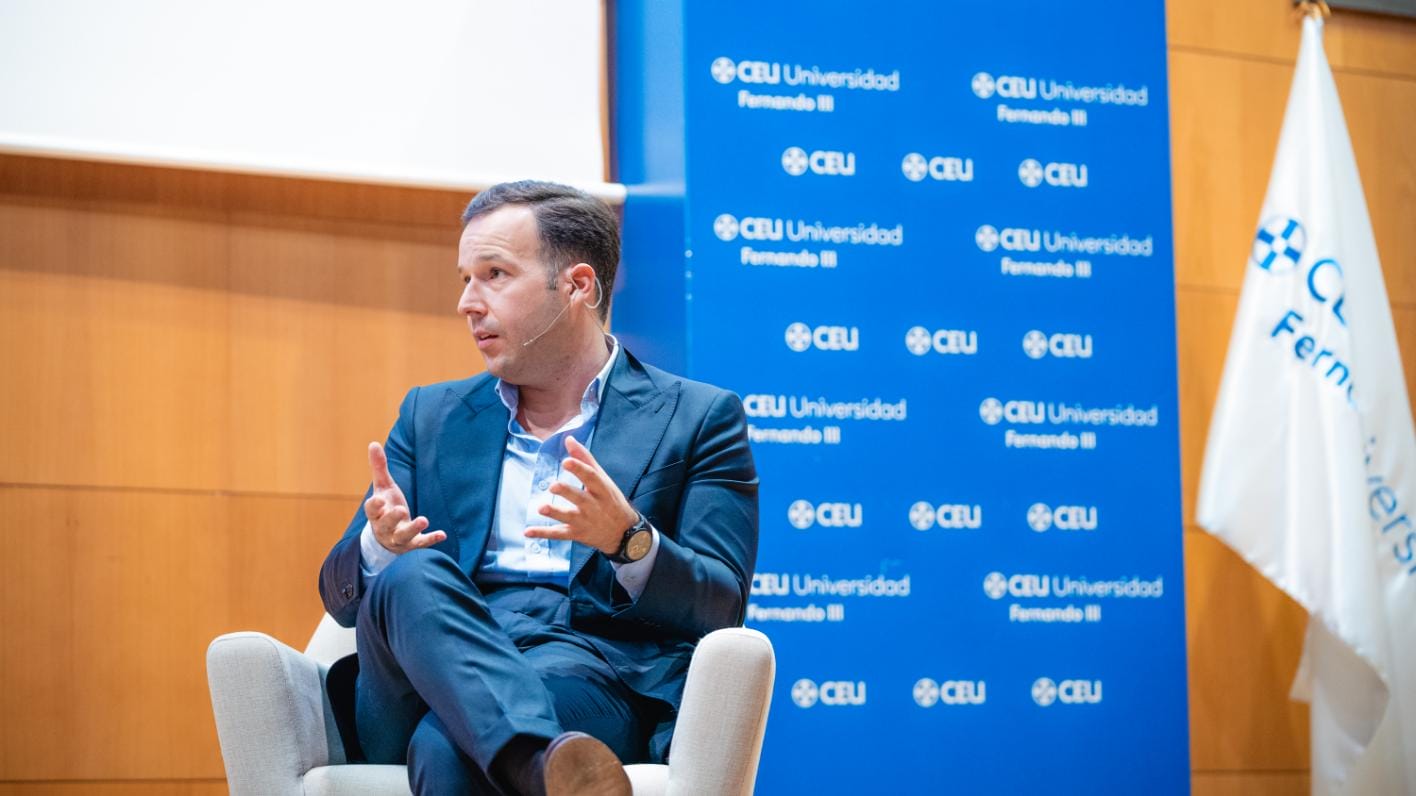Alejandro Espinar participa en la sesión inaugural del programa Diseña tu FUTURO de la Universidad CEU Fernando III.
