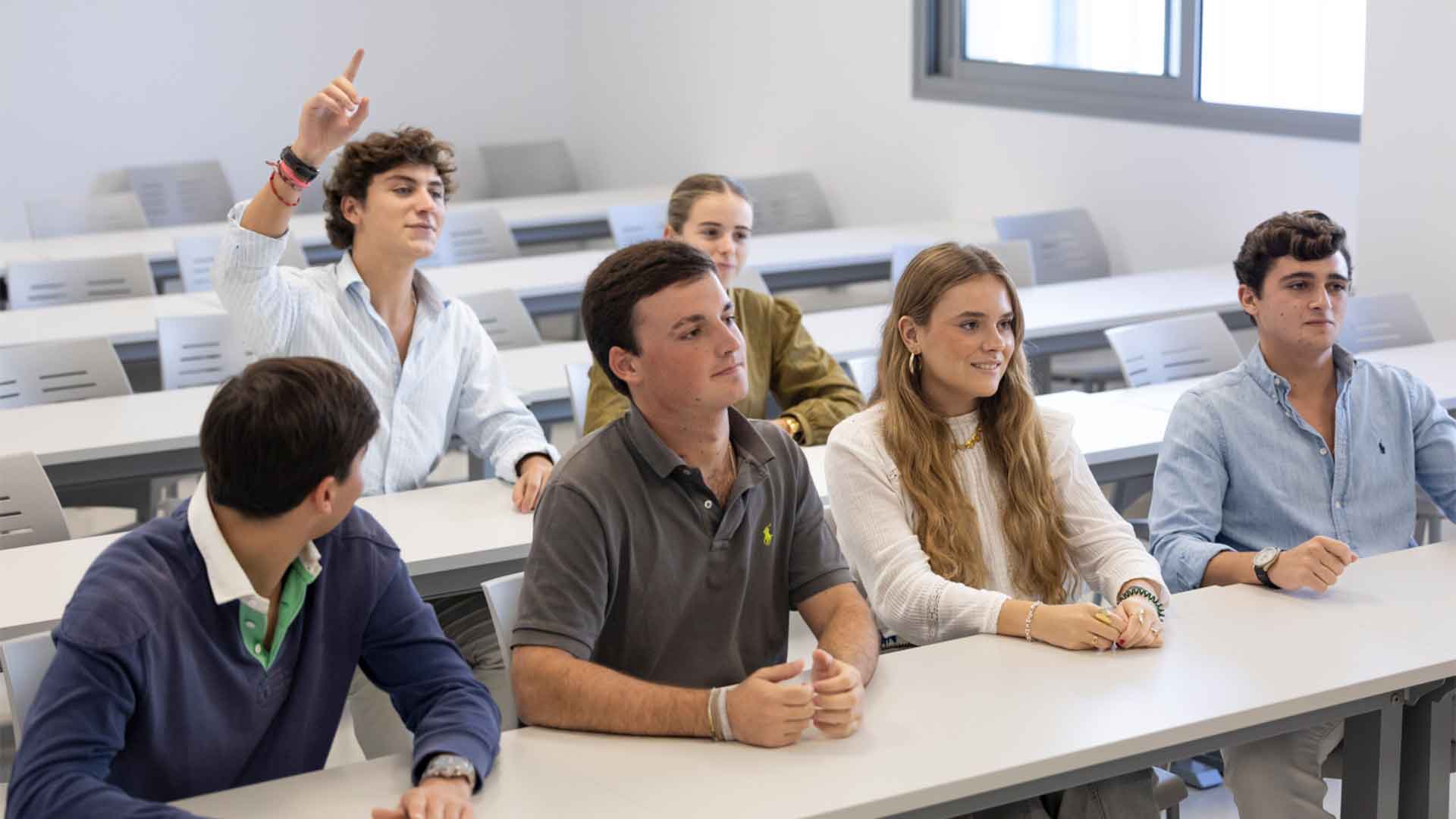 ¿Preparado para liderar el futuro? El Doble Grado  Derecho y ADE es tu mejor decisión