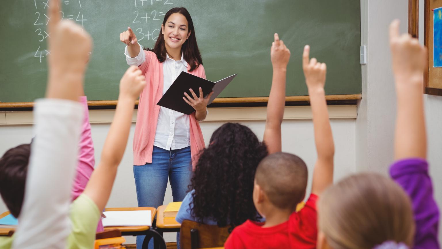 Educación Infantil vs Educación Primaria: diferencias, funciones y salidas