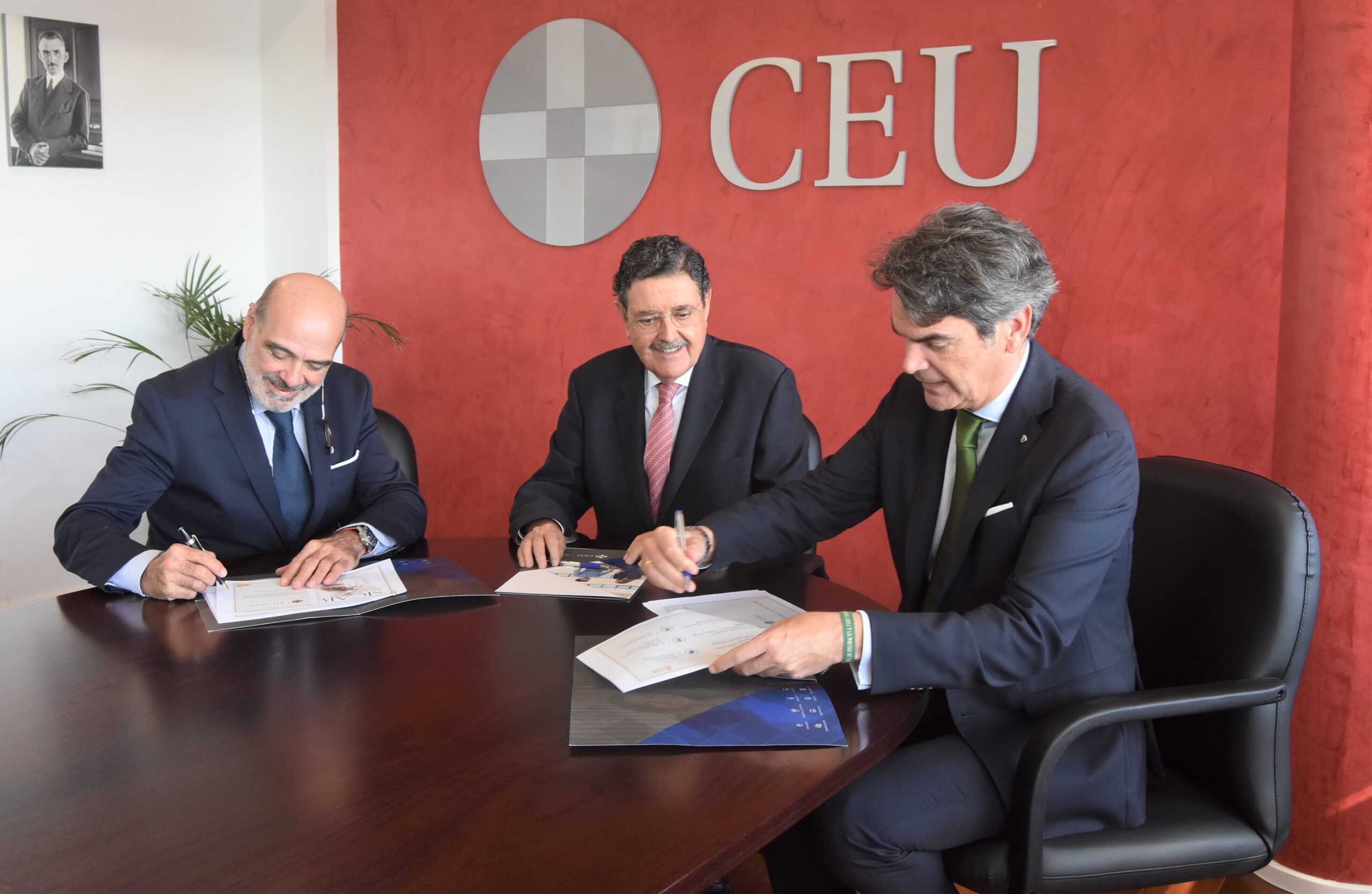 Firma del acuerdo de colaboración entre la UF3 y ANCCE