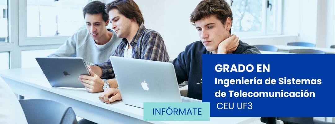 Tres estudiantes trabajando con ordenadores portátiles en un aula, representando el aprendizaje práctico relacionado con la ingeniería de telecomunicaciones y sus salidas profesionales.