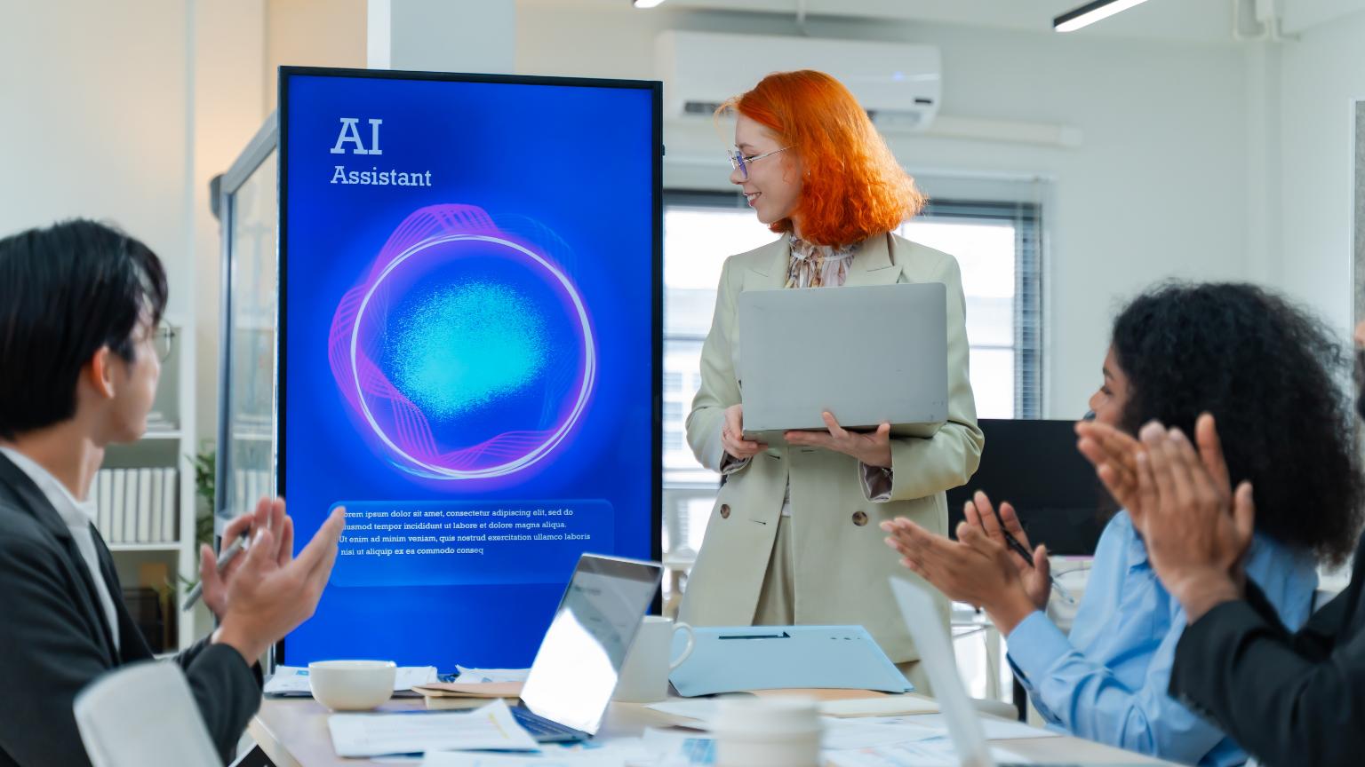 La inteligencia artificial para marketing digital debe entenderse como una herramienta que complementa el trabajo de los profesionales y amplía sus capacidades.