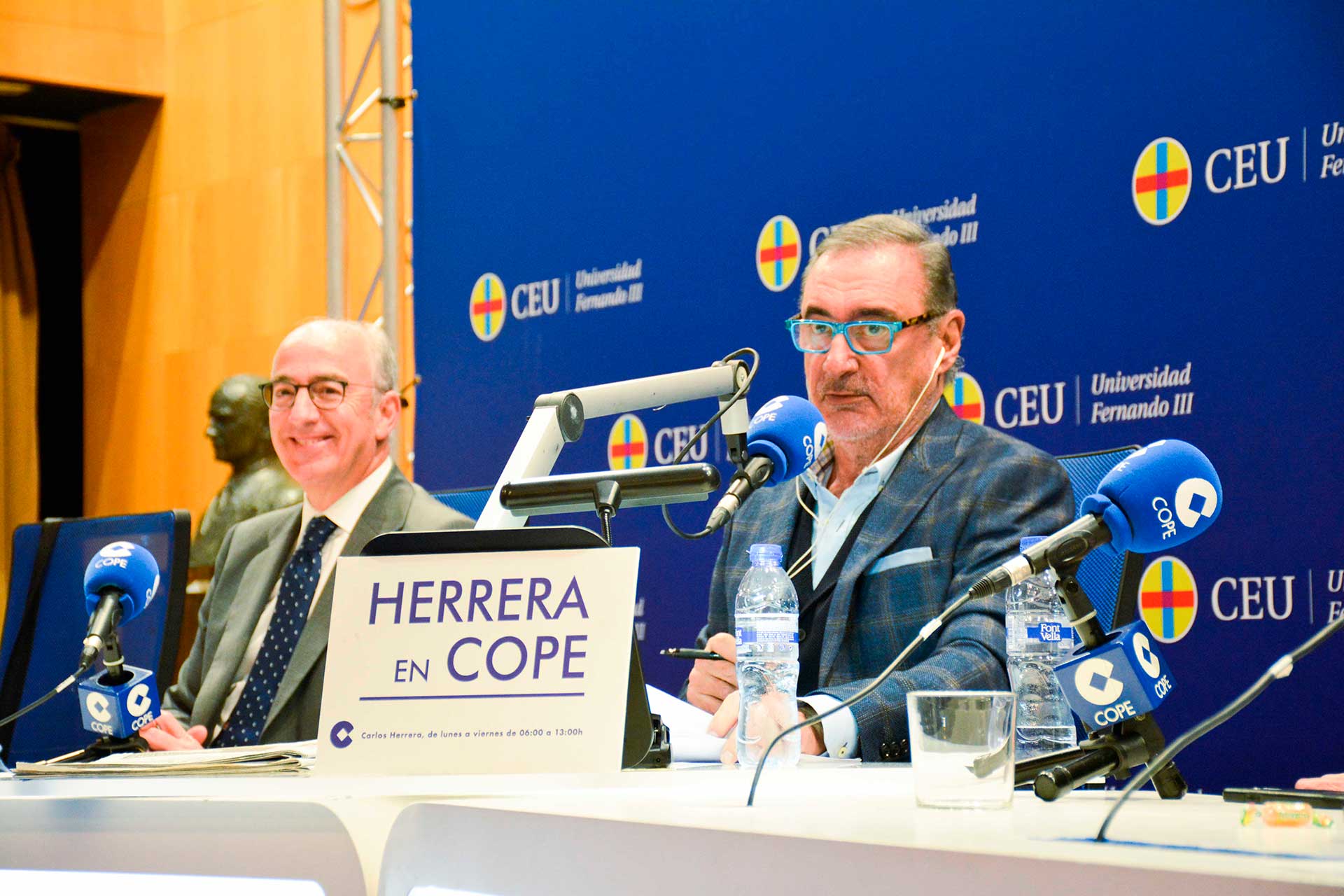 Javier Tello y Carlos Herrera durante el programa Herrera en COPE