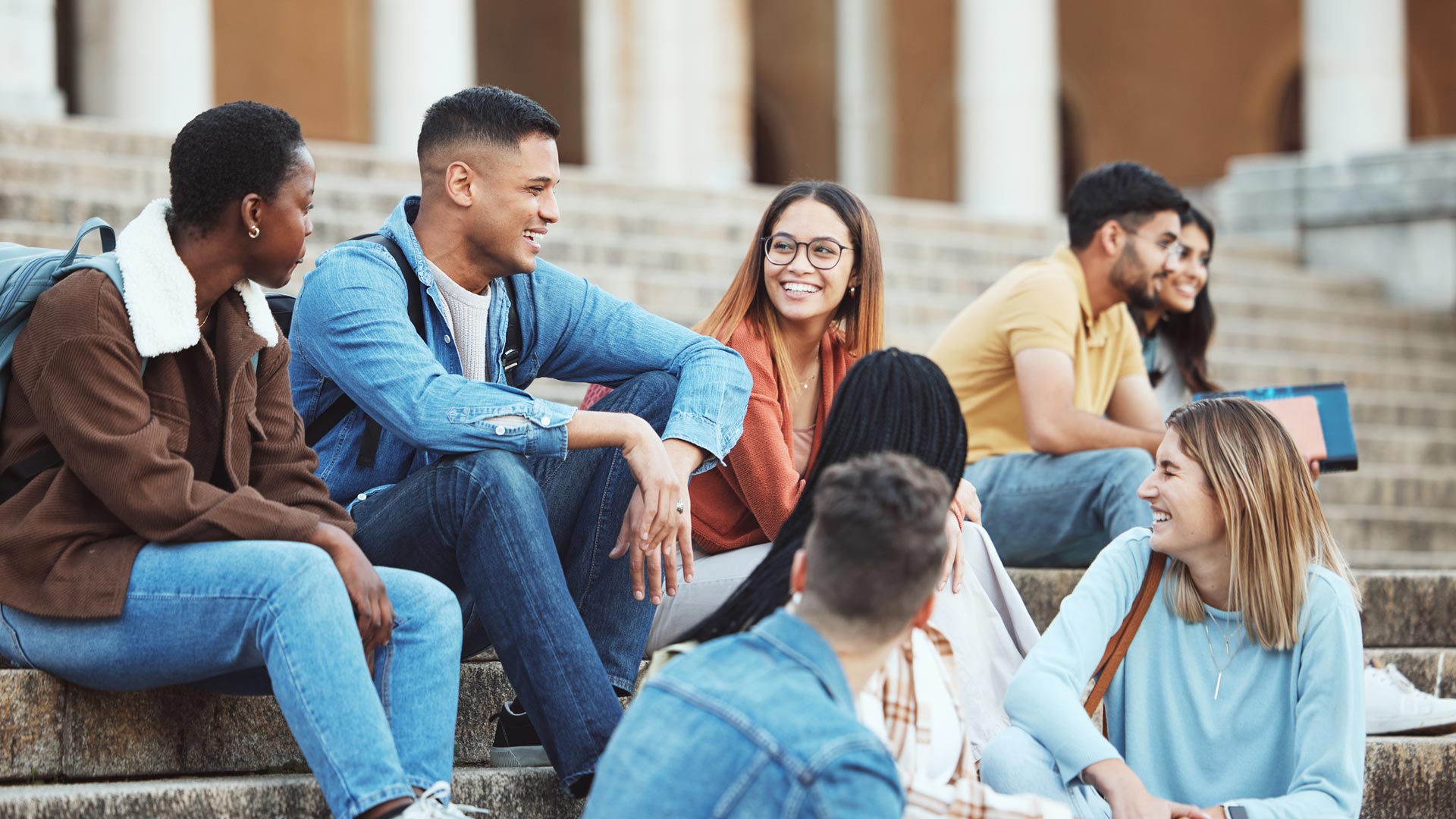 ¿Qué carrera estudiar para ayudar a los demás?