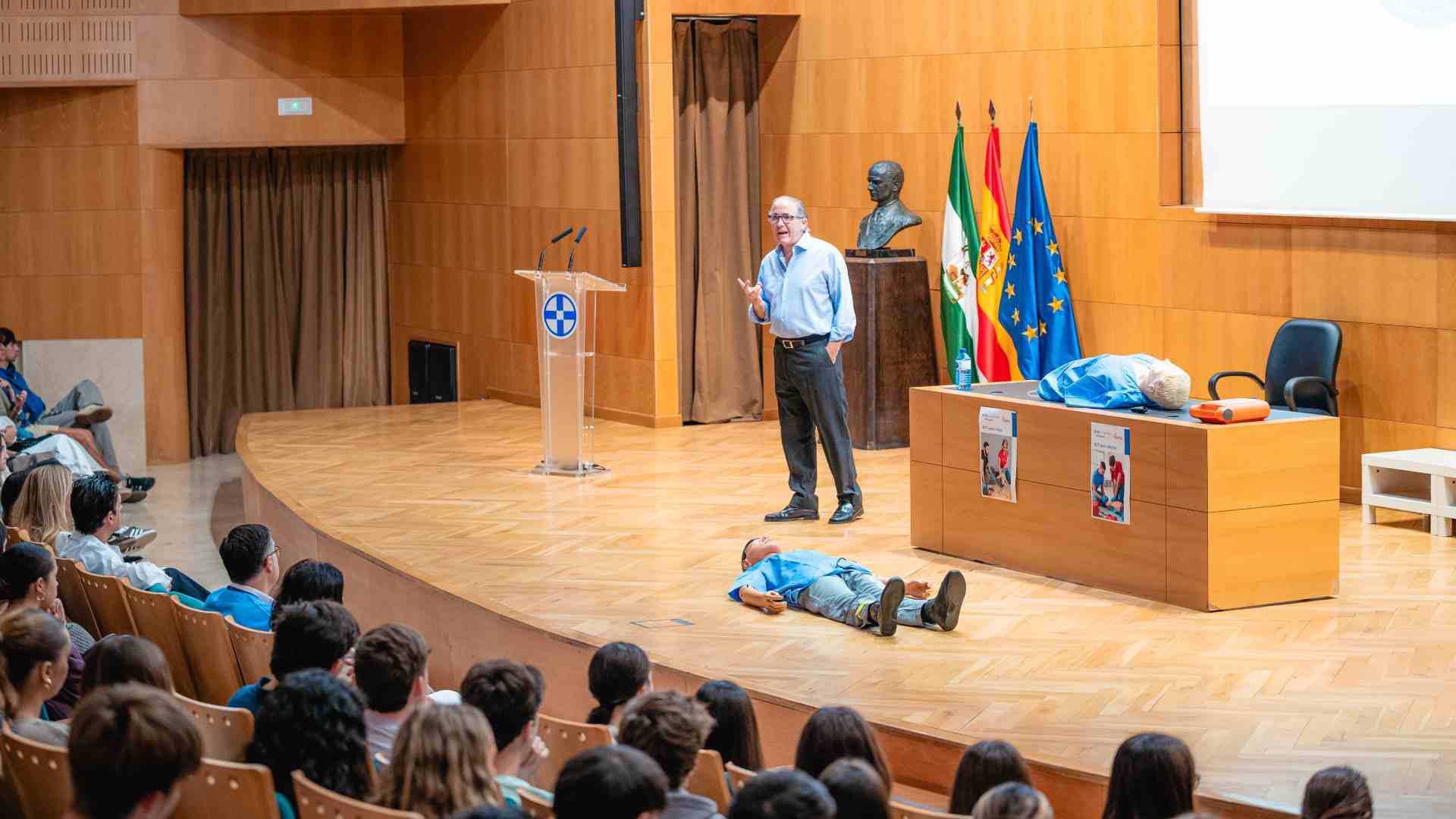 Jornada teórica de reanimacion cardiopulmonar en la Universidad CEU Fernando III.