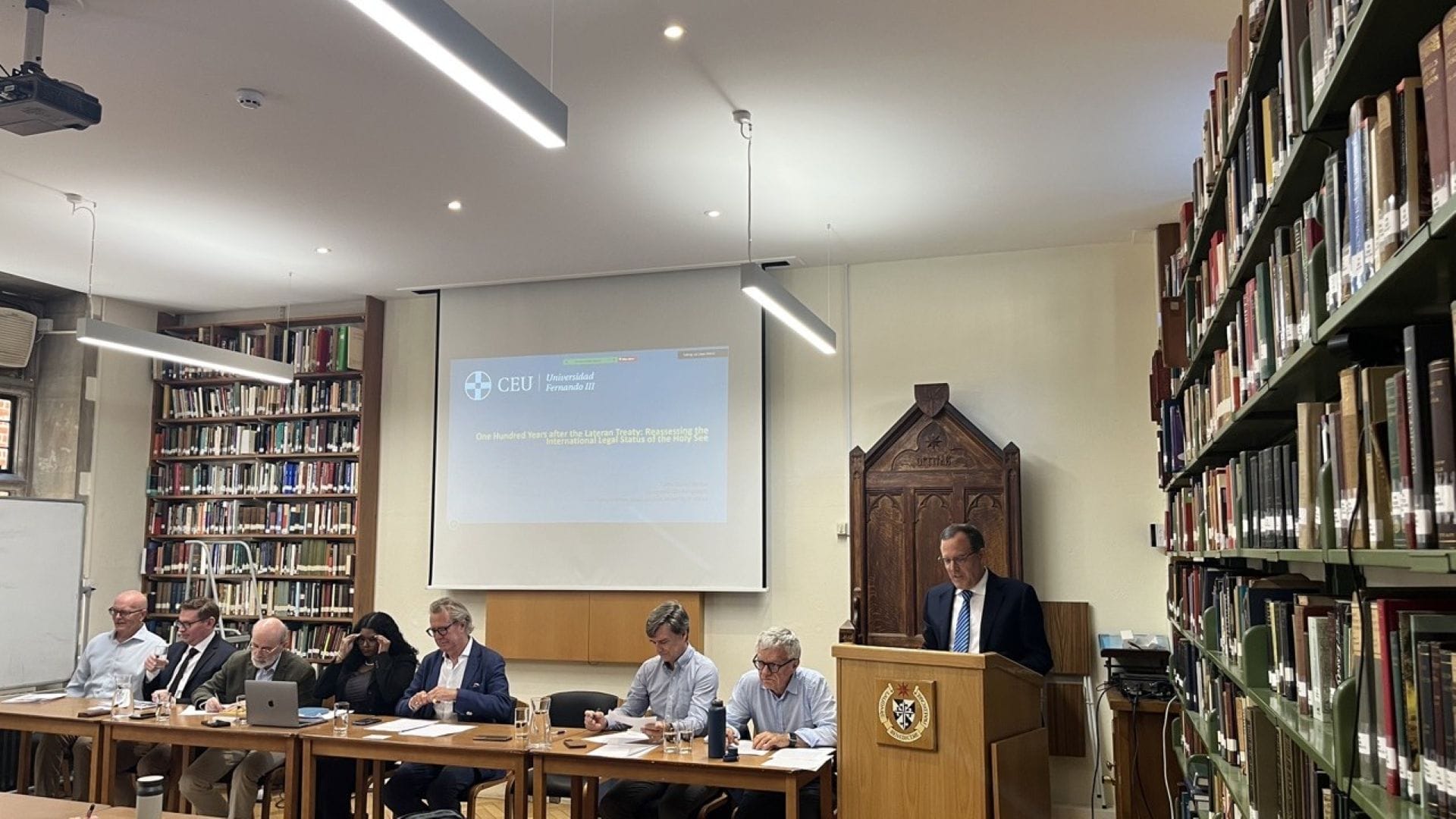 La CEU UF3 analiza en Oxford el papel de la Santa Sede en las relaciones internacionales